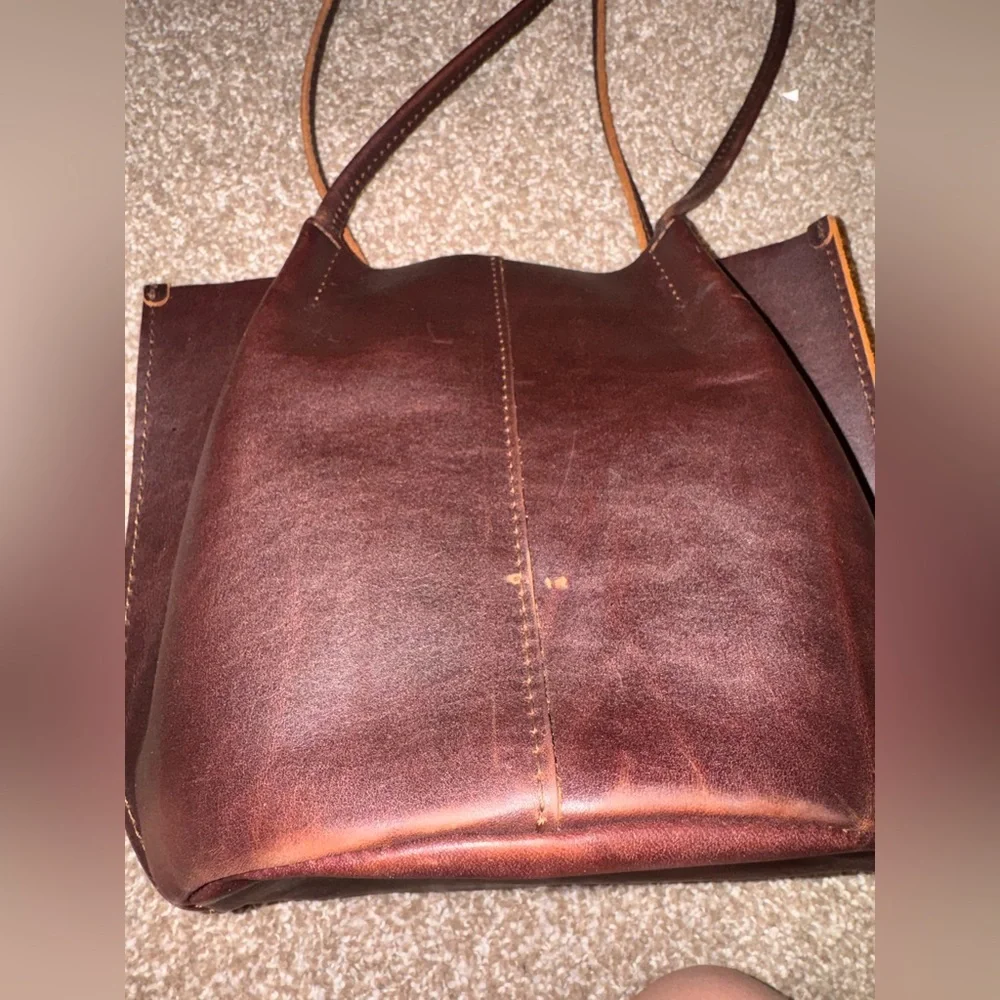 Portland Leather Tote Devan Bucket Tote in Color Grizzly - Picture 3 of 11